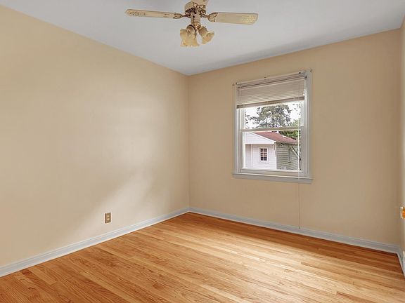 5th image of 22605 Oconnor St
