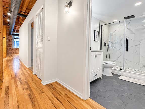 2nd image of 625 W Jackson Blvd APT 310