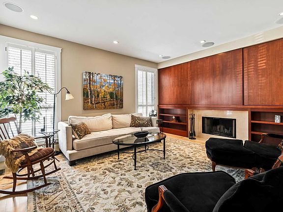 5th image of 1428 9th St NW