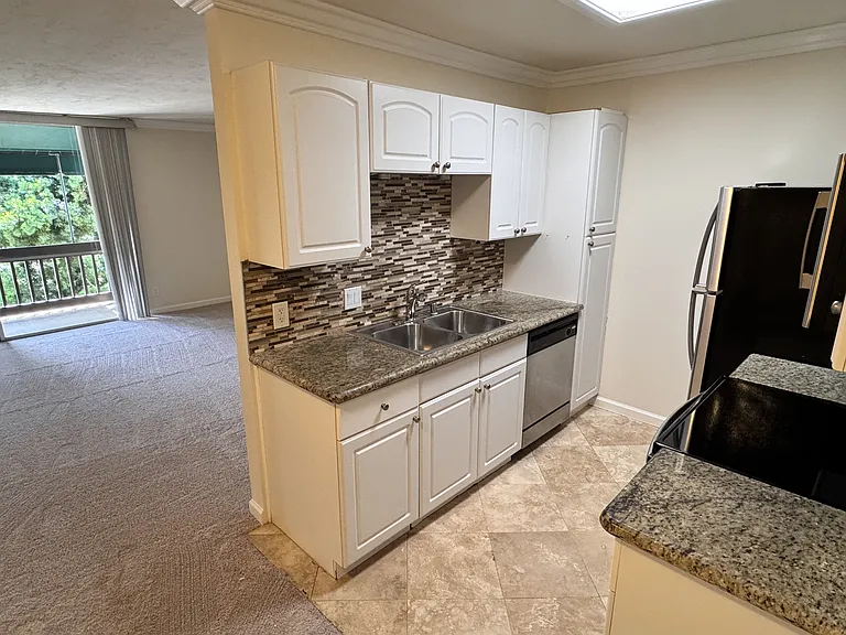 6455 La Jolla Blvd #309 — Photo 4