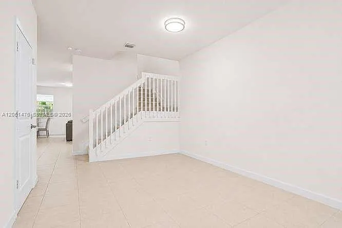 Keys Gate Residential — Photo 4
