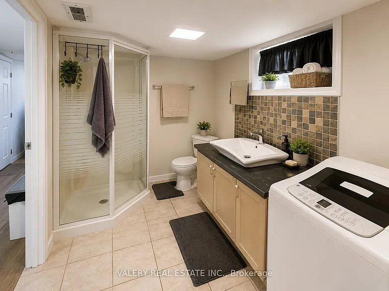 374 Edmonton St E #2 — Photo 8