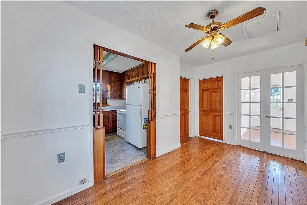 3 bed, 1117 sqft, $1,400 — Photo 2