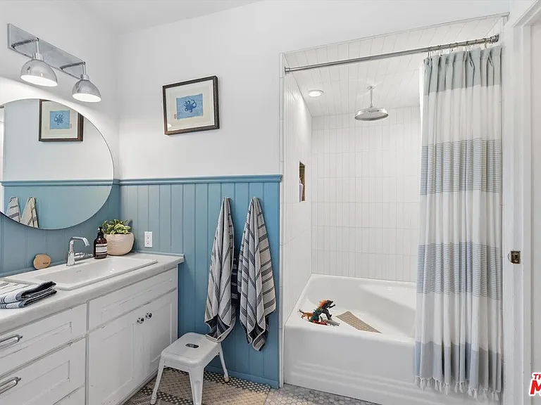 3240 Tilden Ave — Photo 48