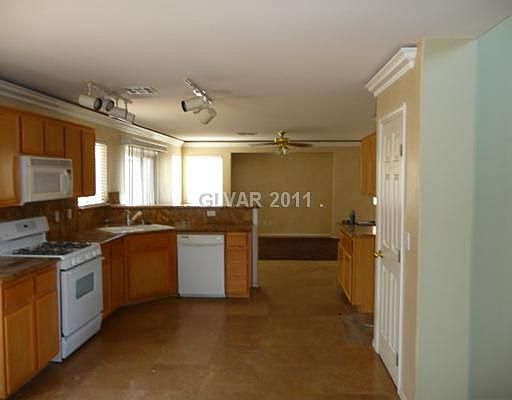 3rd image of 8149 Pemba Ave