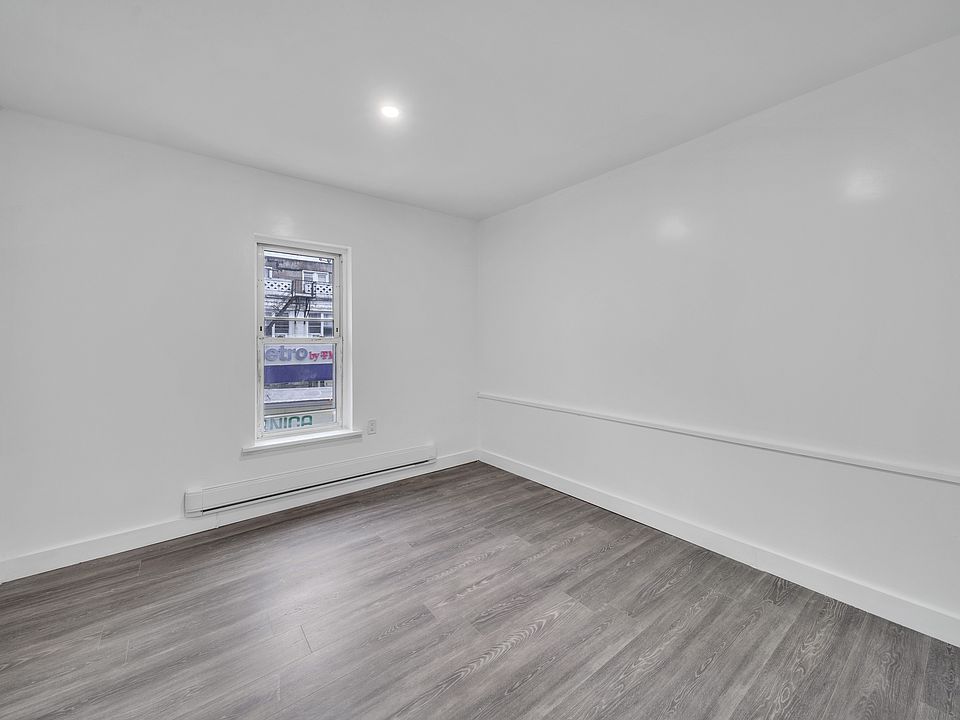 2nd image of 275-279 Main St #2