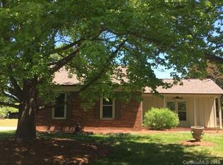 8831 Gamesford Dr, Charlotte, NC 28277