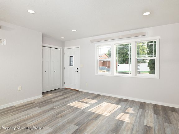 3rd image of 796 28th St W