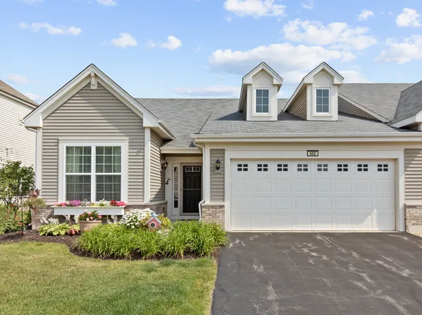 562 Autumn Cir, Pingree Grove, IL 60140