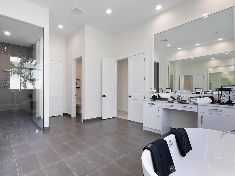 9124 Coral Isles Cir — Photo 46