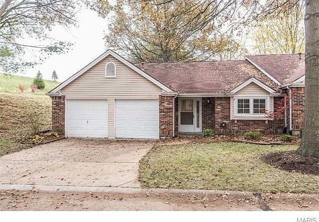 Charming Villa Condo in the close-in Chesterfield near Creve Coeur Location.  This is close to everything.  New Designer Kitchen and Master Bath.  This is a move-in ready property in Parkway Central.