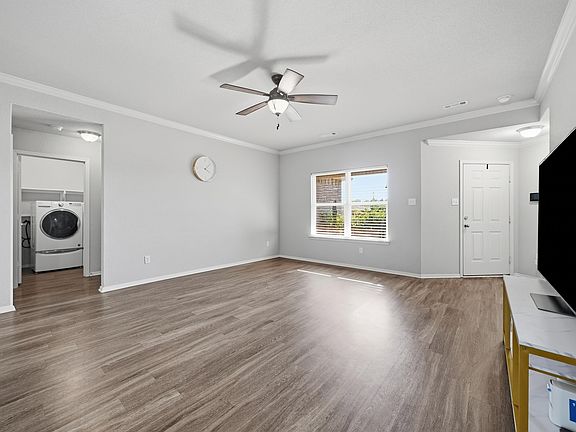 4th image of 200 Hemlock Dr