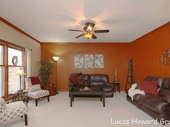 5th image of 10400 Whispering Brk NW