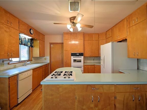 2nd image of 8431 Parkdale Dr