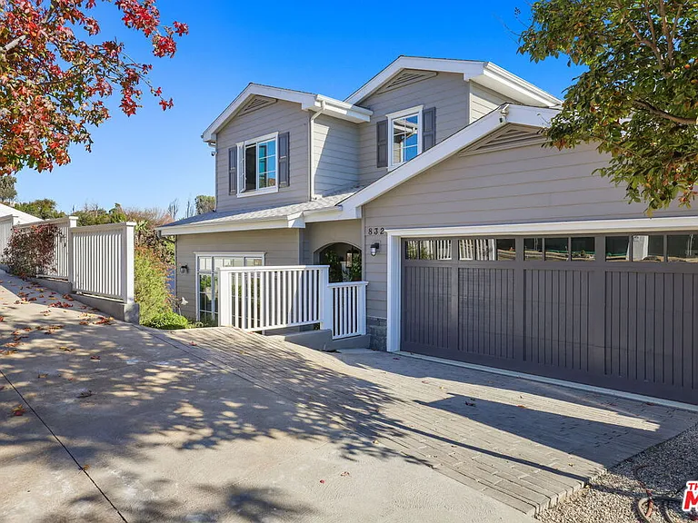 832 Las Lomas Ave — Photo 1