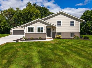 N20W28282 Oakton ROAD, Pewaukee, WI 53072