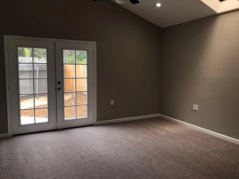 4792 Mount Cresti Dr #B — Photo 10