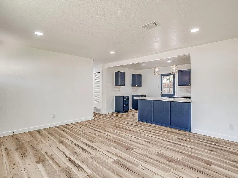 521 Mesquite Ave N — Photo 12