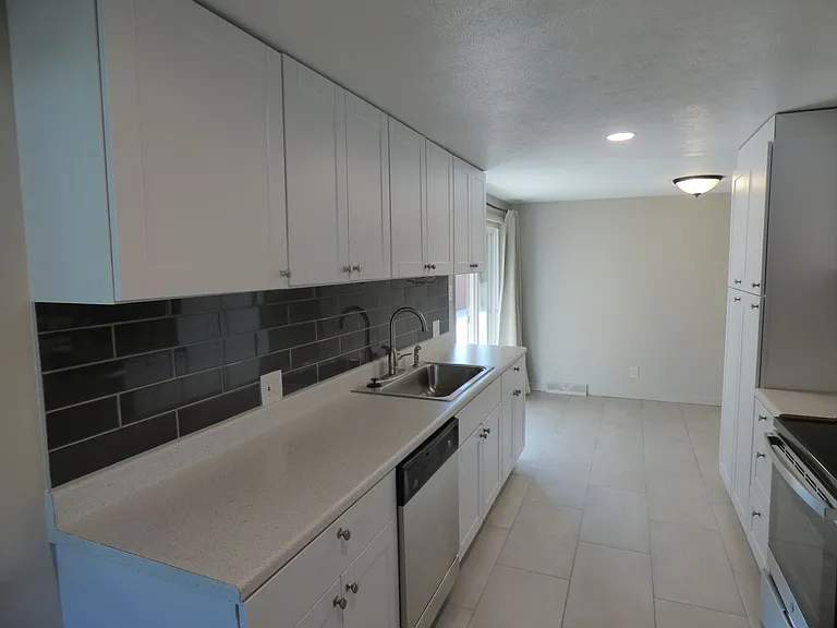 1543 S Hudson St — Photo 4