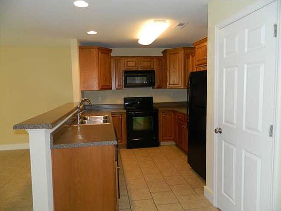 2nd image of 902 Applebrook Dr