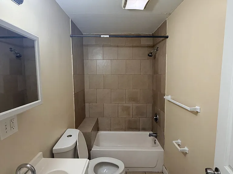 564 Howard Ave #2L — Photo 8