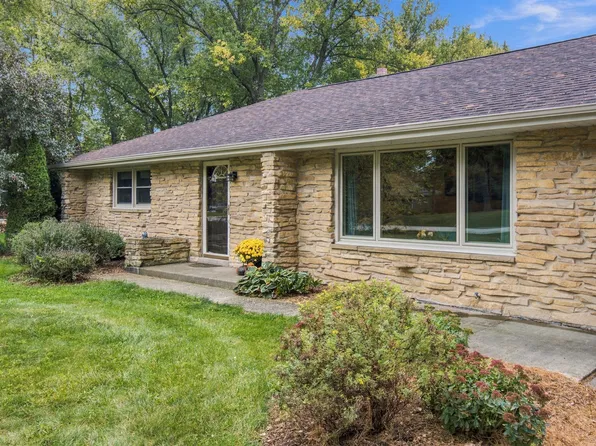 N33W22055 Memory Ln, Pewaukee, WI 53072