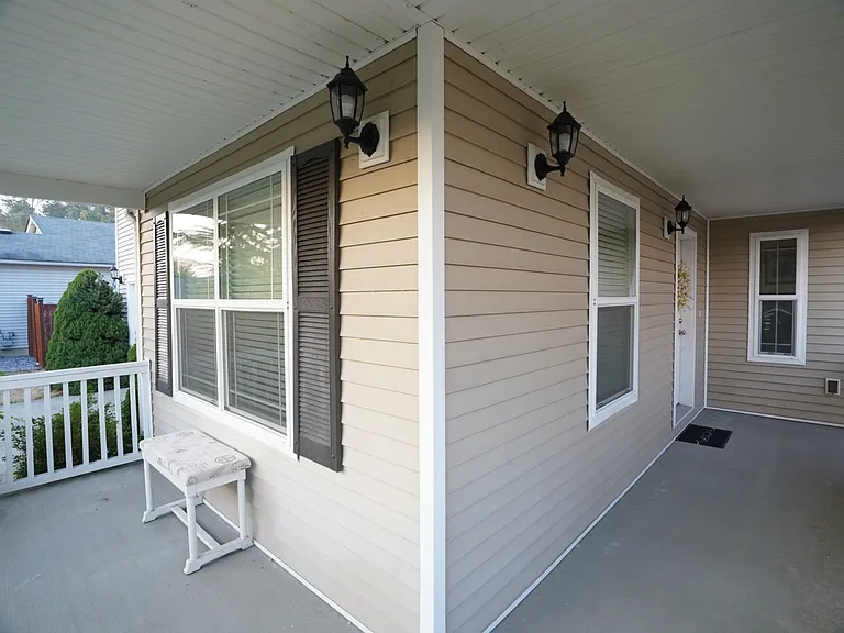 1108 Daffodil Ave NE — Photo 3