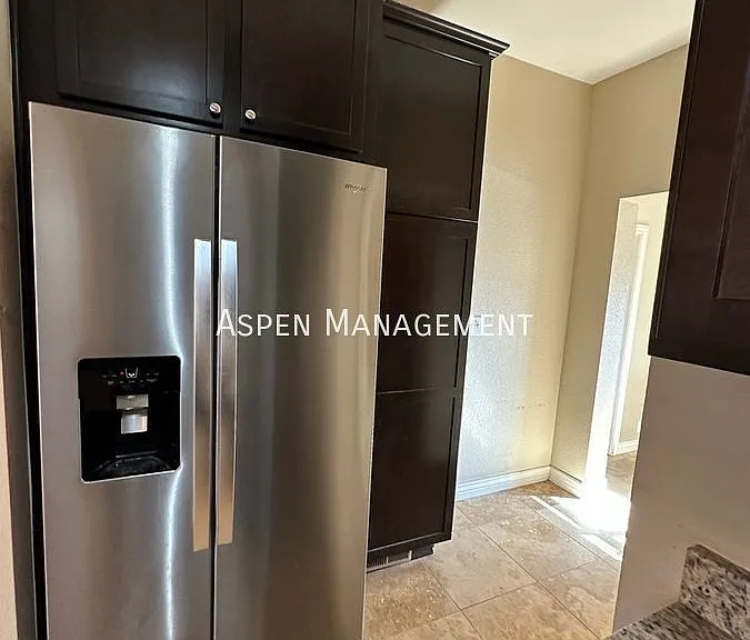 1734 Hooker St — Photo 7