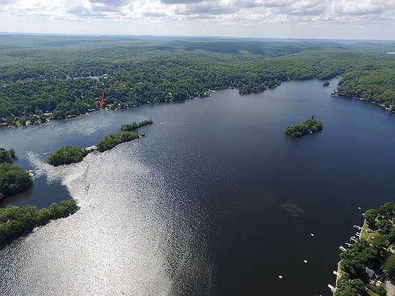 5th image of 1073 Lakeside Dr E