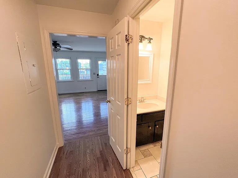 1716B Linden Ave — Photo 9