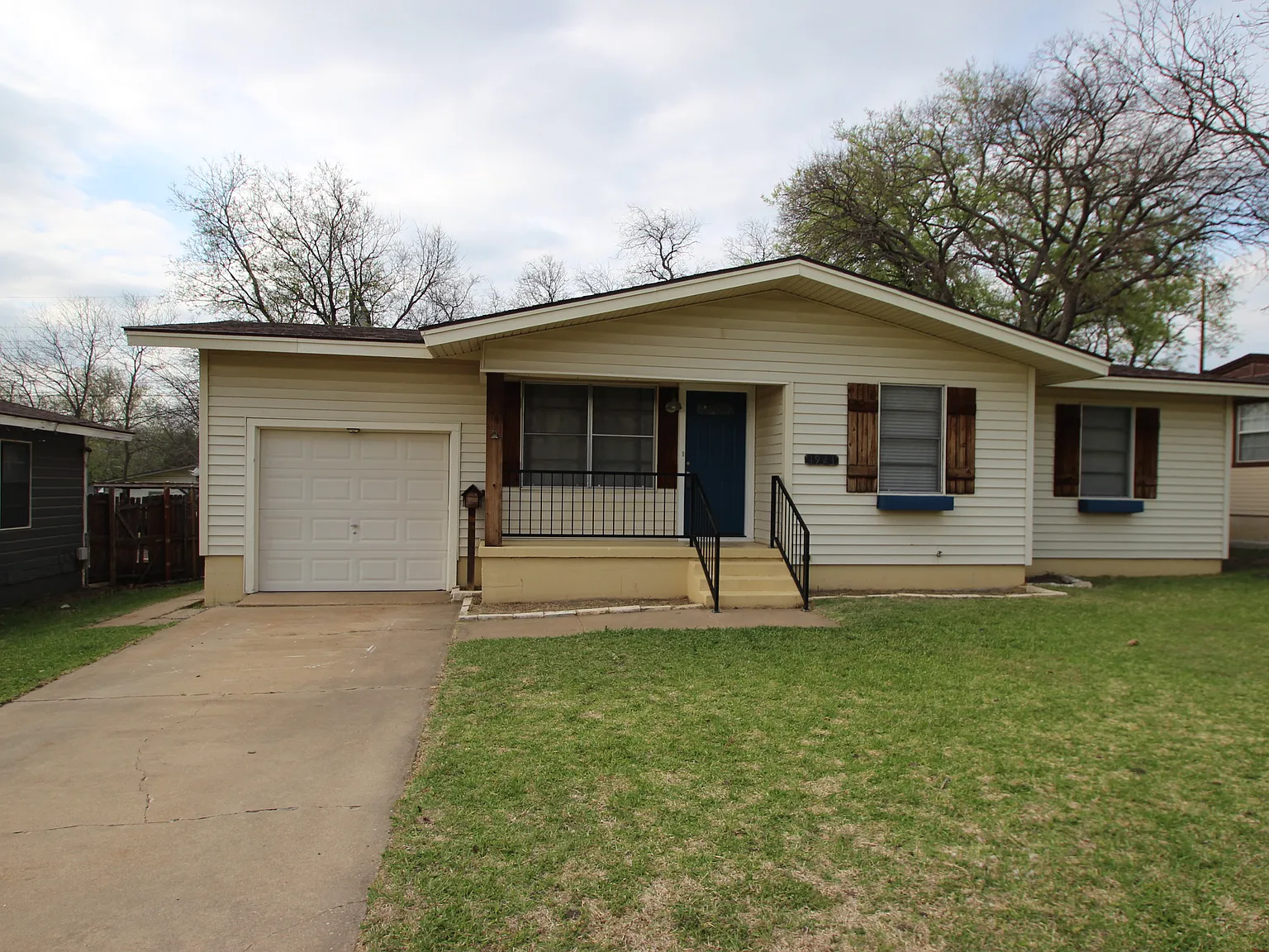 3 bed, 842 sqft, $1,450 — Photo 2