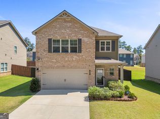 664 Lakehaven Ln, Loganville, GA 30052