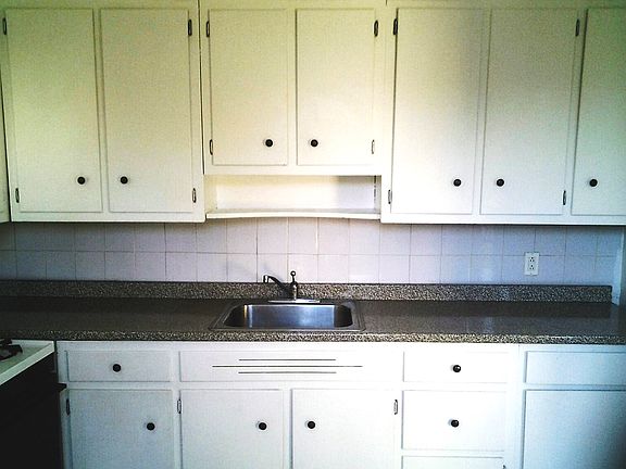 5th image of 548 Grand St APT 2