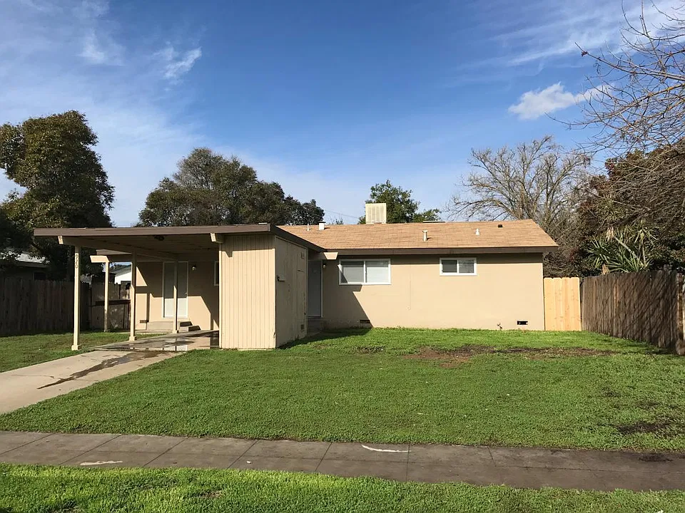 920 W Swift Ave