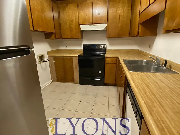 1026 S Gordon Ave — Photo 5