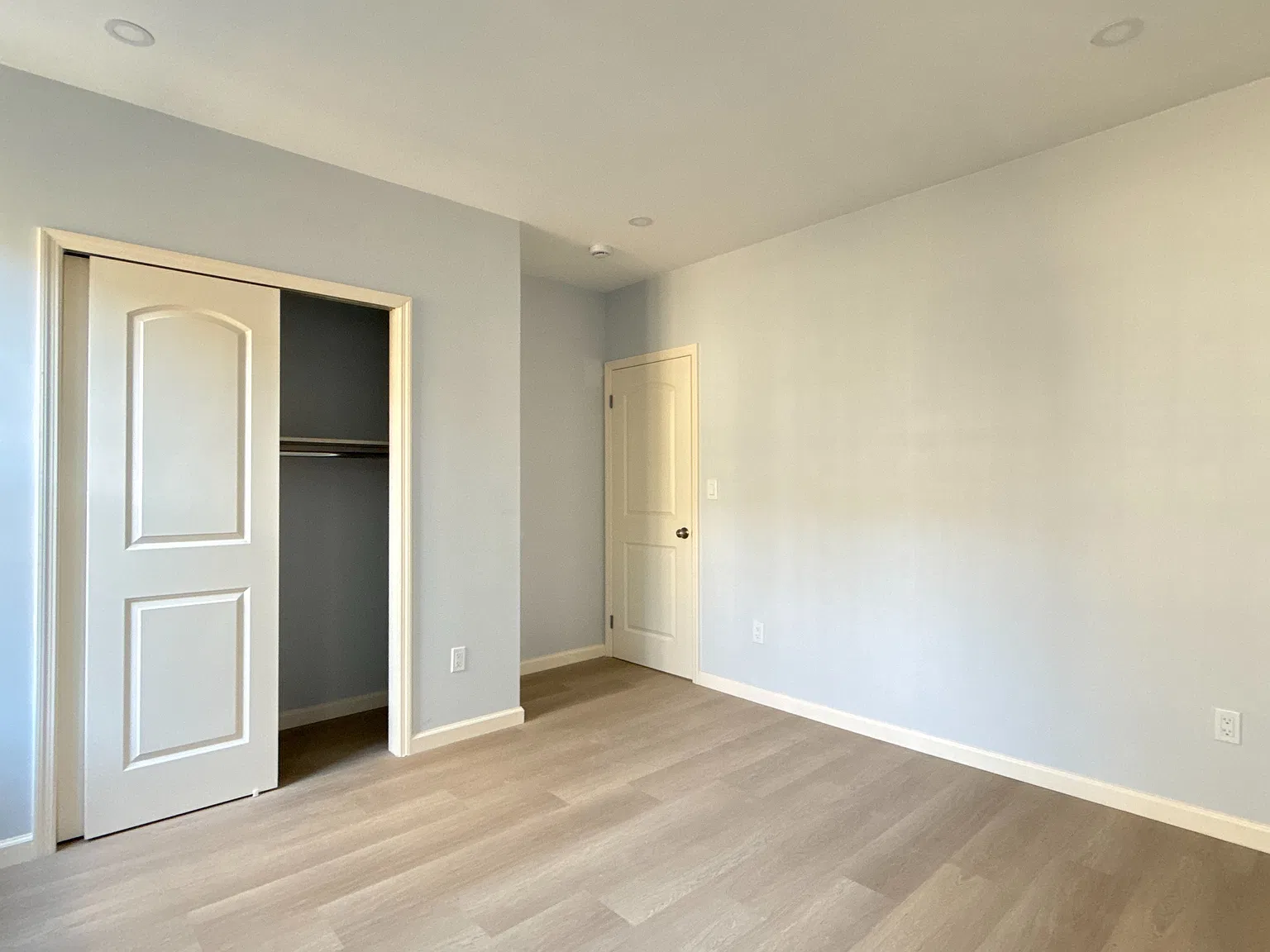 23-17 Steinway Street — Photo 4