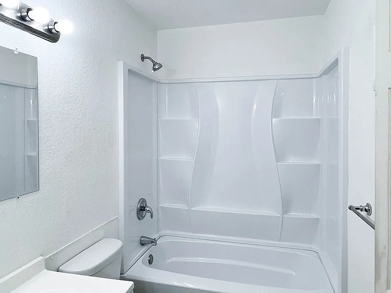 1025 E 10th Ave #11 — Photo 6