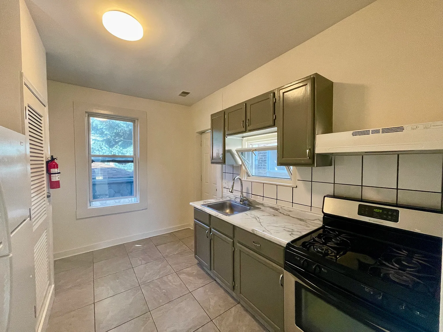 2 bed, $1,695 — Photo 2