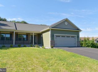 6338 Penn National Dr, Fayetteville, PA 17222