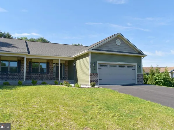 6338 Penn National Dr, Fayetteville, PA 17222