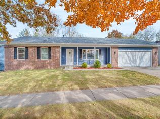 1162 Duck Creek Dr, Iowa City, IA 52246