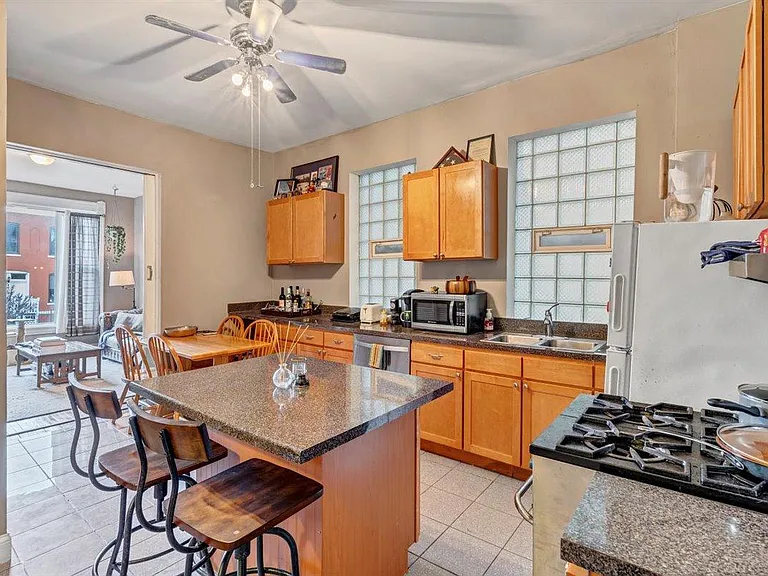 1410 N Maplewood Ave #2 — Photo 7