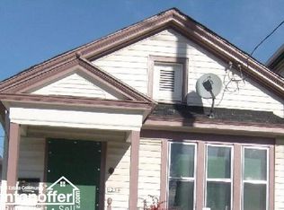 9043 N Tennyson Dr, Bayside, WI 53217