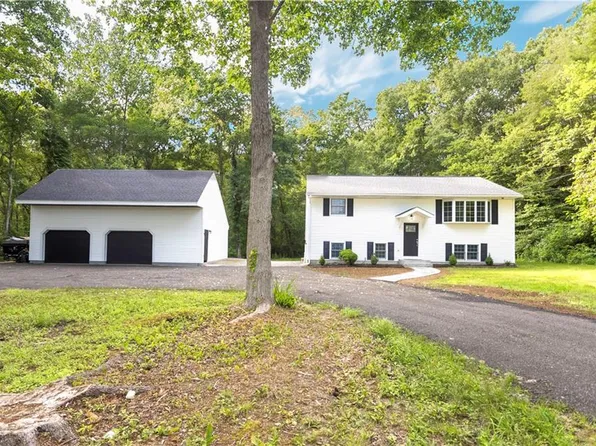 389 Central Pike, Scituate, RI 02857