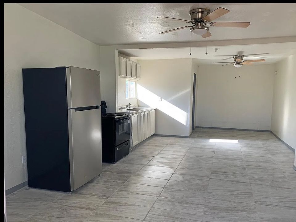 2nd image of 2128 W Maricopa St