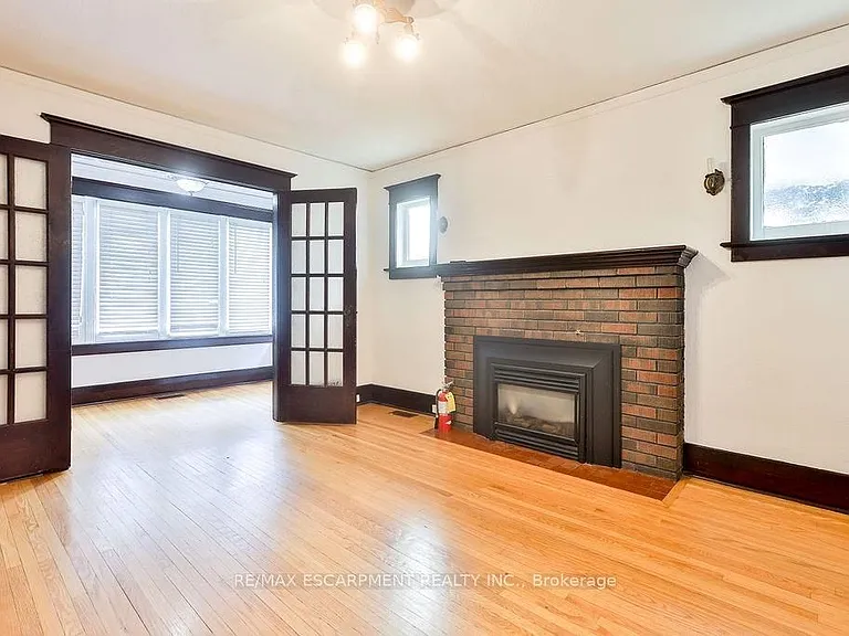 311 Queen St S — Photo 13