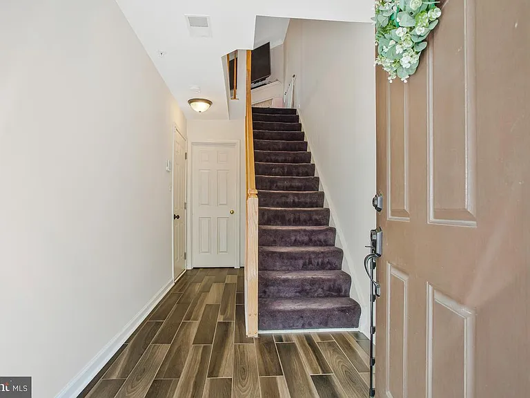 13902 Barrington Ln — Photo 4