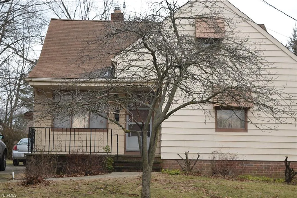 5465 Hill St photo 1