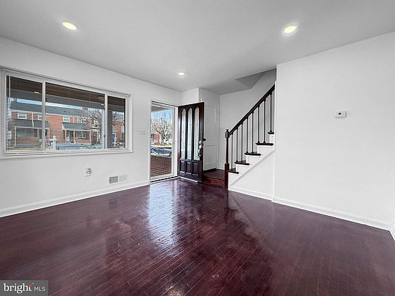 5th image of 1935 Stanhope Rd