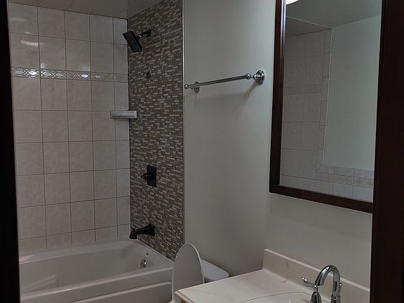 5th image of 2816 Lake Park Ct